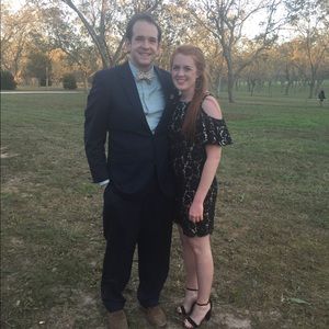 Chelsea28 black lace cold shoulder dress Like New